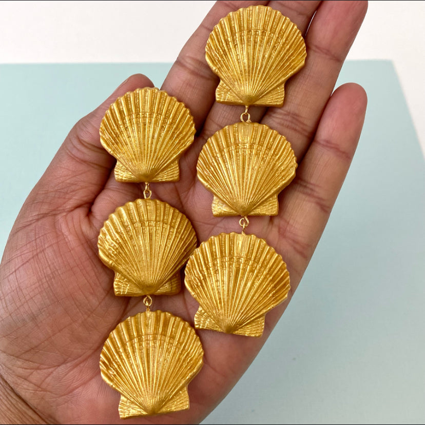 Gold Clam Shell Dangle
