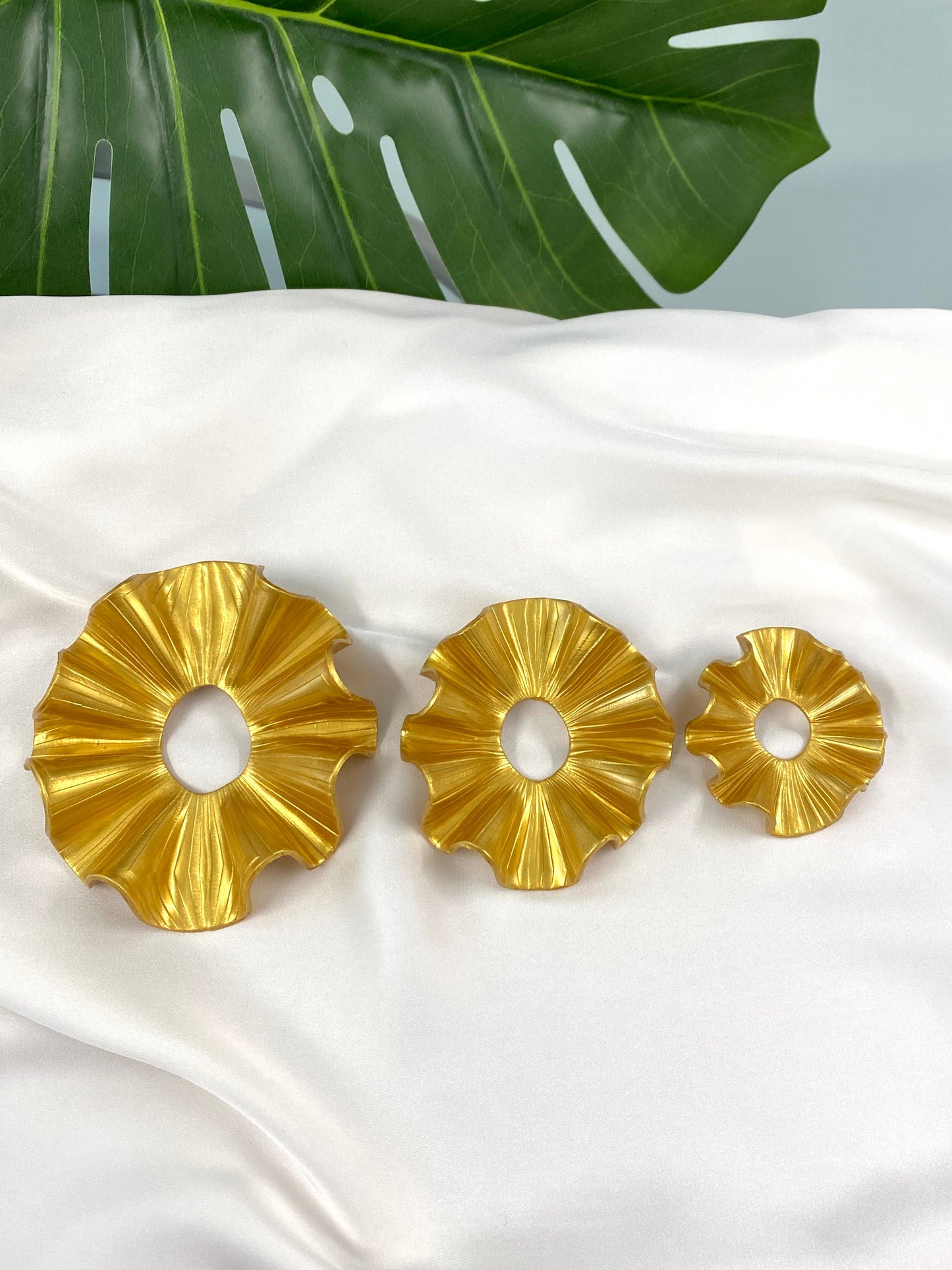 Line Textured Saundra Ruffled Stud
