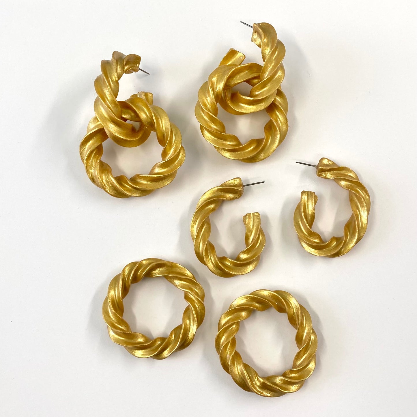Convertible Twisted Links (Preorder)