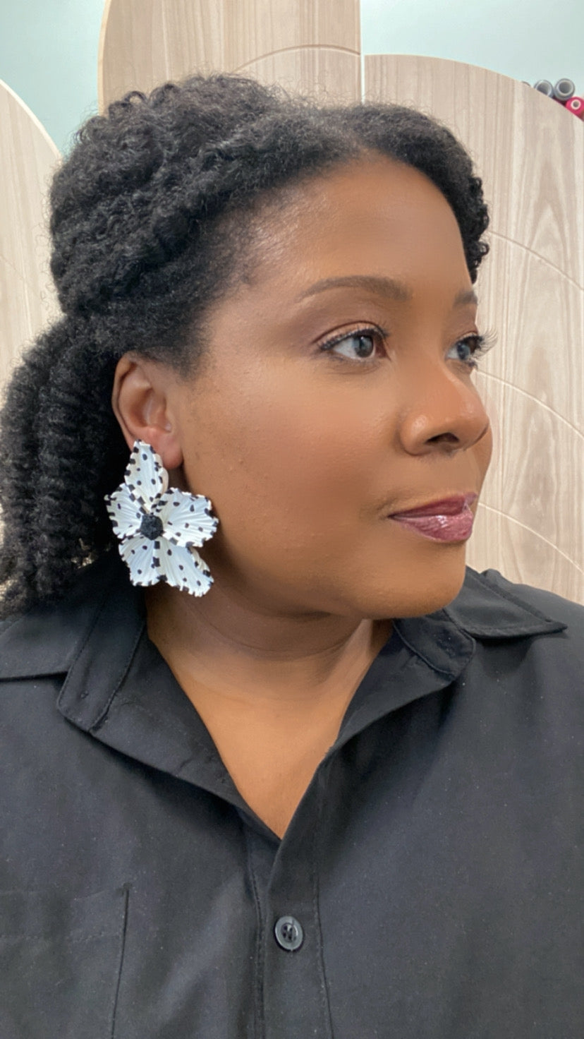 Black+White Dot Bloom Stud 2