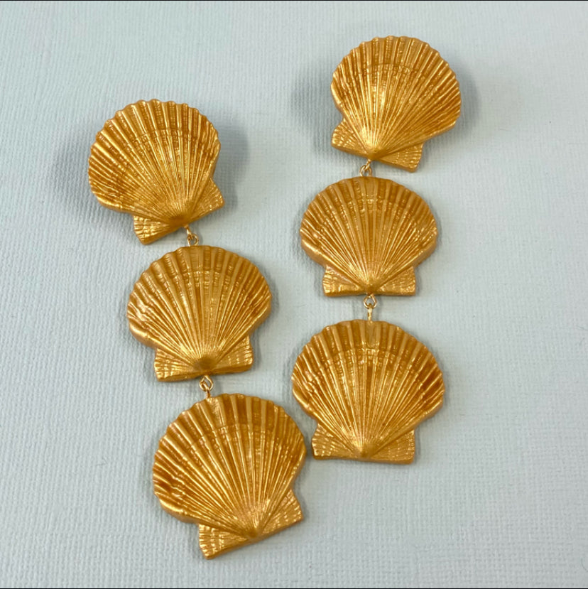 Gold Clam Shell Dangle