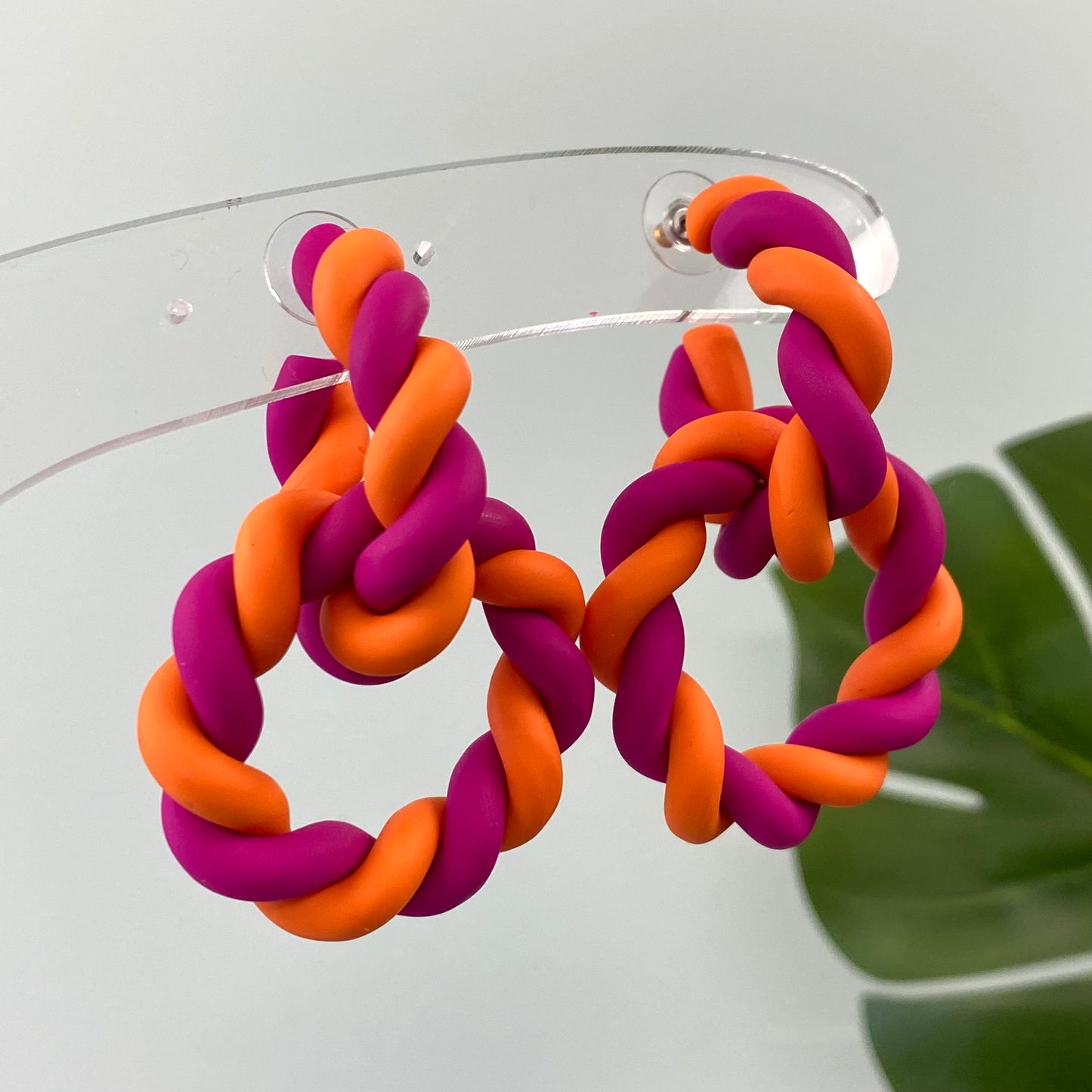 Convertible Twisted Links