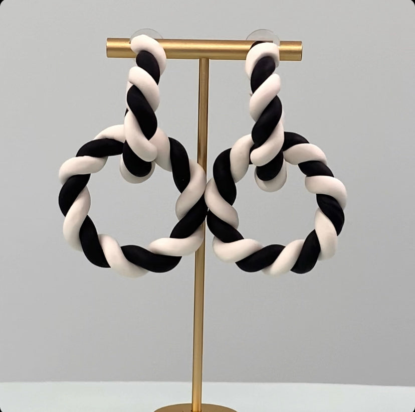 Convertible Twisted Links