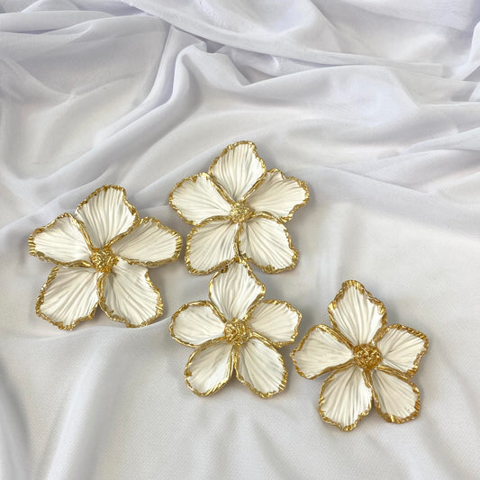 White/Gold Trim Bloom Stud 2