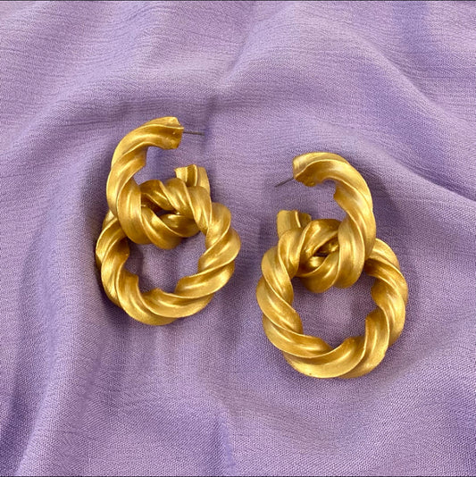 Convertible Twisted Links (Preorder)