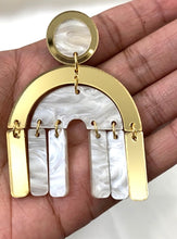 Load image into Gallery viewer, Gold &amp; Pearl Daylin Arch Dangle
